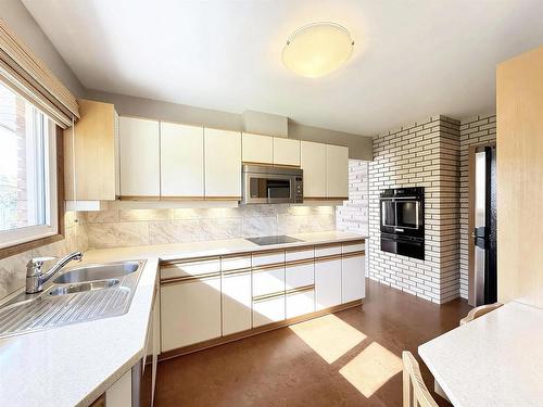 204 Anten Street, Thunder Bay, ON - Indoor Photo Showing Kitchen With Double Sink