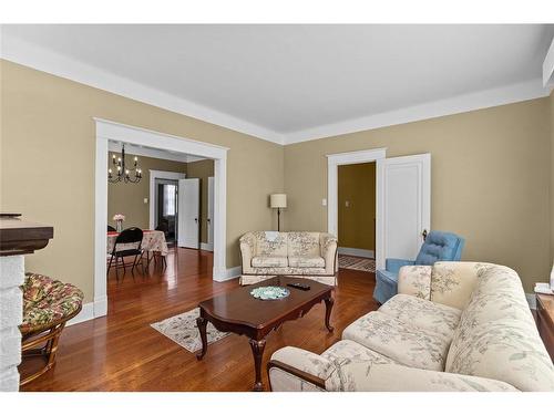 8 Glenridge Crescent, St. John'S, NL - Indoor Photo Showing Living Room
