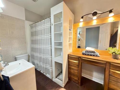 396 Belvidere St, Winnipeg, MB - Indoor With Storage