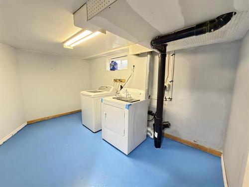 396 Belvidere St, Winnipeg, MB - Indoor Photo Showing Laundry Room