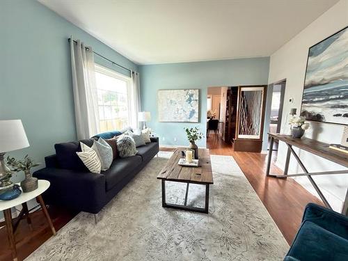 396 Belvidere St, Winnipeg, MB - Indoor Photo Showing Living Room