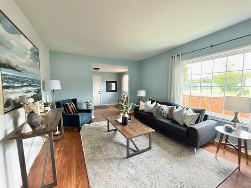 396 Belvidere St, Winnipeg, MB - Indoor Photo Showing Living Room