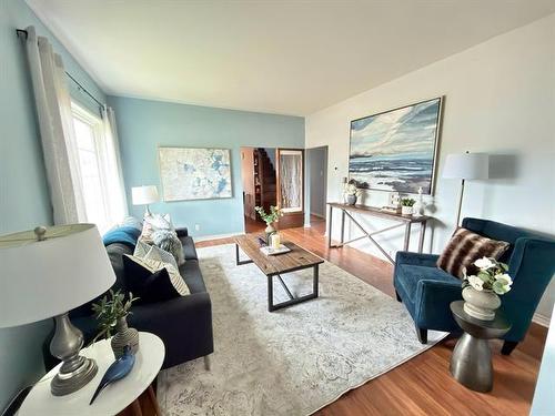 396 Belvidere St, Winnipeg, MB - Indoor Photo Showing Living Room