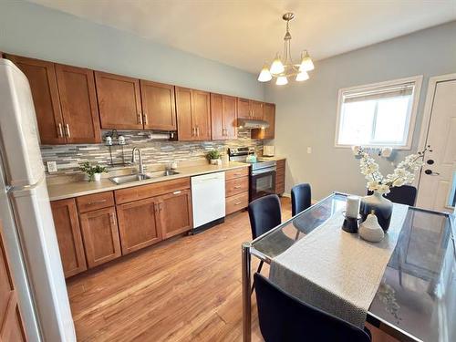 396 Belvidere St, Winnipeg, MB - Indoor Photo Showing Kitchen With Double Sink