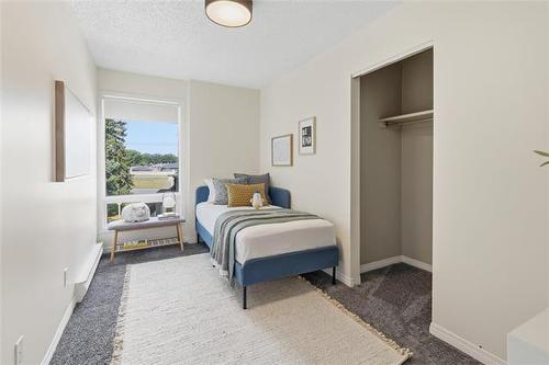 8-700 Blantyre Ave, Winnipeg, MB - Indoor Photo Showing Bedroom