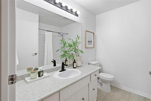 8-700 Blantyre Ave, Winnipeg, MB - Indoor Photo Showing Bathroom
