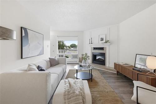 8-700 Blantyre Ave, Winnipeg, MB - Indoor Photo Showing Living Room With Fireplace