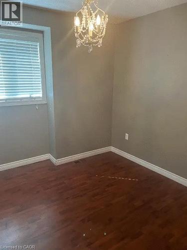 4000 Medland Drive, Burlington, ON - Indoor Photo Showing Other Room