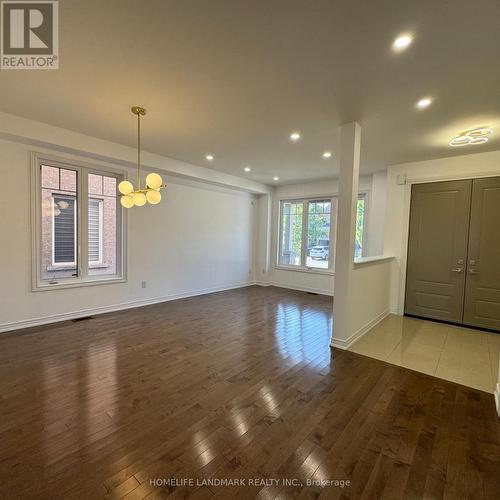 32 PHILIPS LAKE COURT , Richmond Hill, Ontario L4E 0S8 3