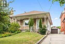 114 GRACEFIELD AVENUE Toronto, ON M6L 1L1