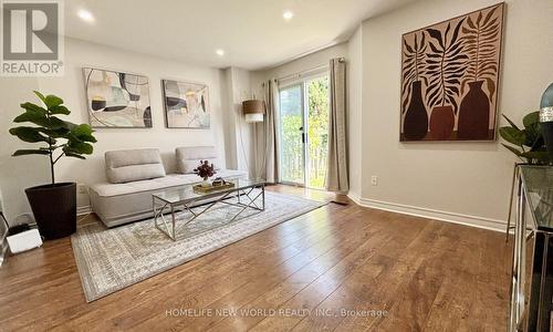5666 Cortina Crescent, Mississauga, ON - Indoor Photo Showing Living Room