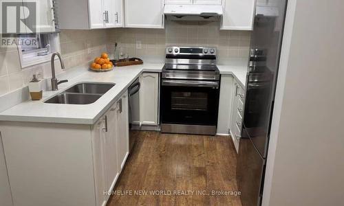 5666 Cortina Crescent, Mississauga, ON - Indoor Photo Showing Kitchen With Double Sink