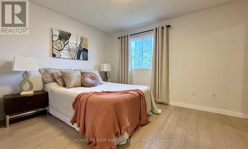 5666 Cortina Crescent, Mississauga, ON - Indoor Photo Showing Bedroom
