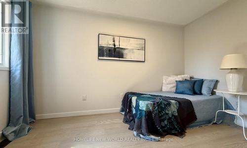 5666 Cortina Crescent, Mississauga, ON - Indoor Photo Showing Bedroom