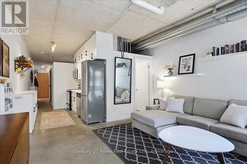 518 - 150 Sudbury Street, Toronto (Little Portugal), ON - Indoor Photo Showing Living Room