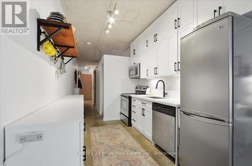 518 - 150 Sudbury Street, Toronto (Little Portugal), ON - Indoor Photo Showing Kitchen