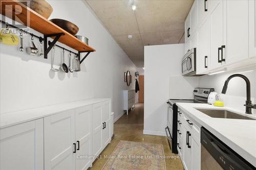 518 - 150 Sudbury Street, Toronto (Little Portugal), ON - Indoor Photo Showing Kitchen