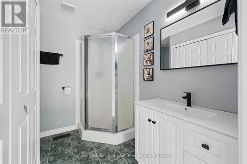 81 Candlewood Drive, Guelph (Willow West/Sugarbush/West Acres), ON - Indoor Photo Showing Bathroom