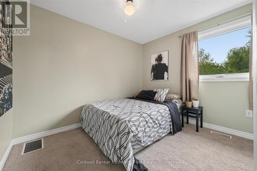81 Candlewood Drive, Guelph (Willow West/Sugarbush/West Acres), ON - Indoor Photo Showing Bedroom
