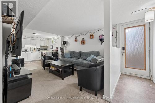 81 Candlewood Drive, Guelph (Willow West/Sugarbush/West Acres), ON - Indoor Photo Showing Living Room