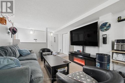 81 Candlewood Drive, Guelph (Willow West/Sugarbush/West Acres), ON - Indoor Photo Showing Living Room