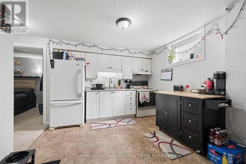 81 Candlewood Drive, Guelph (Willow West/Sugarbush/West Acres), ON - Indoor Photo Showing Kitchen