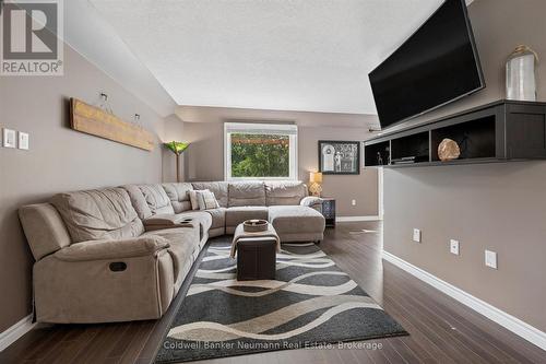81 Candlewood Drive, Guelph (Willow West/Sugarbush/West Acres), ON - Indoor Photo Showing Living Room