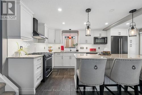 81 Candlewood Drive, Guelph (Willow West/Sugarbush/West Acres), ON - Indoor Photo Showing Kitchen With Upgraded Kitchen