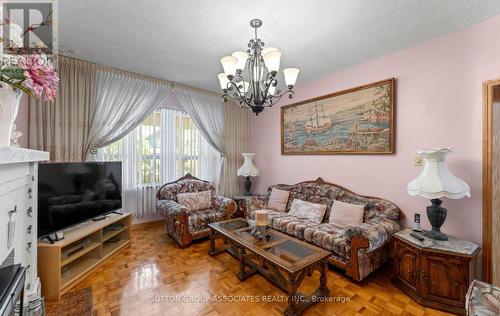 183 Glenholme Avenue, Toronto, ON - Indoor Photo Showing Living Room
