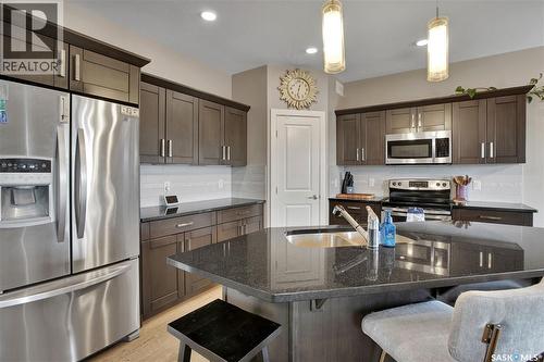 539 Maple Crescent, Warman, SK - Indoor Photo Showing Kitchen With Upgraded Kitchen