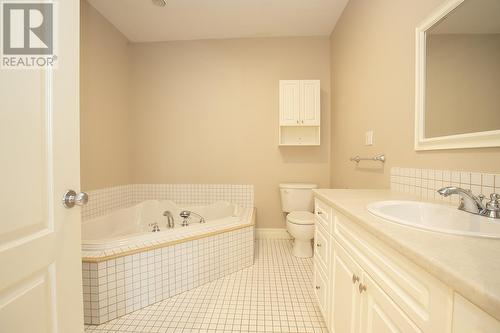 4 Parkdale Dr, Sault Ste. Marie, ON - Indoor Photo Showing Bathroom