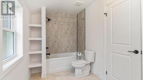 114 Fairview Avenue, St. Thomas, ON - Indoor Photo Showing Bathroom