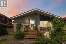 1221 KITCHENER AVENUE W  Ottawa, ON K1V 6W4
