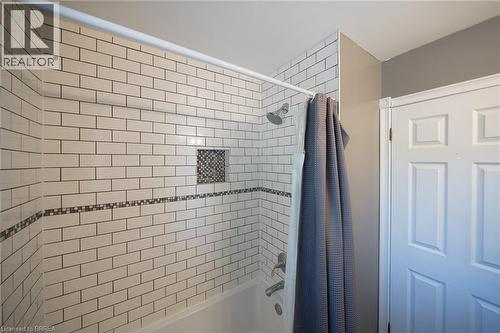 20 Hogarth Road, Brantford, ON - Indoor Photo Showing Bathroom
