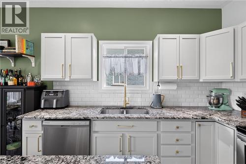 219 Shellard Lane Unit# 11, Brantford, ON - Indoor Photo Showing Kitchen With Double Sink With Upgraded Kitchen