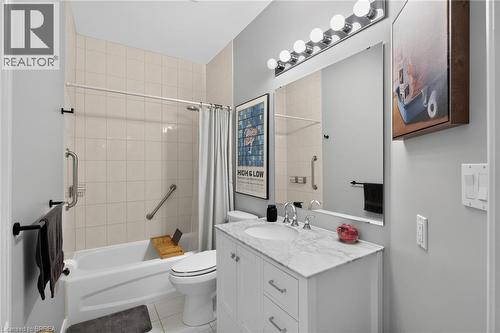 219 Shellard Lane Unit# 11, Brantford, ON - Indoor Photo Showing Bathroom