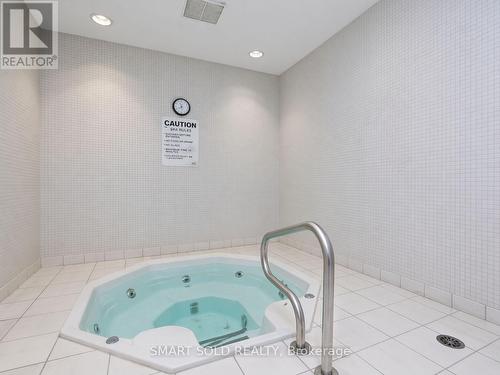 1512 - 18 Parkview Avenue, Toronto, ON - Indoor Photo Showing Other Room