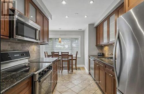 1603 Lincolnshire Boulevard, Mississauga, ON - Indoor Photo Showing Kitchen