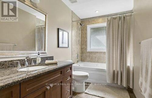 1603 Lincolnshire Boulevard, Mississauga, ON - Indoor Photo Showing Bathroom