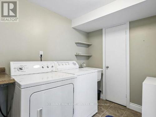 1603 Lincolnshire Boulevard, Mississauga, ON - Indoor Photo Showing Laundry Room