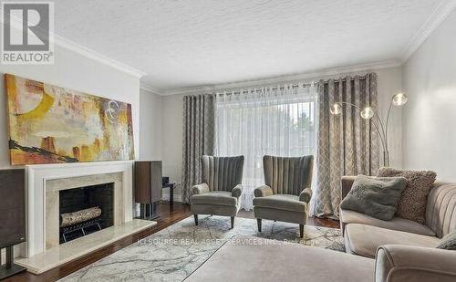 1603 Lincolnshire Boulevard, Mississauga, ON - Indoor Photo Showing Living Room With Fireplace