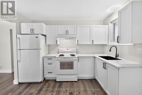 35 Mancroft Crescent, Brampton, ON - Indoor Photo Showing Kitchen