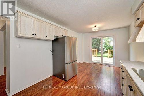 271 Resurrection Drive, Kitchener, ON - Indoor Photo Showing Kitchen
