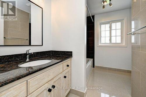 271 Resurrection Drive, Kitchener, ON - Indoor Photo Showing Bathroom