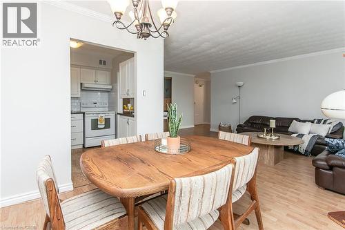 24 Midland Drive Unit# 402, Kitchener, ON - Indoor Photo Showing Dining Room
