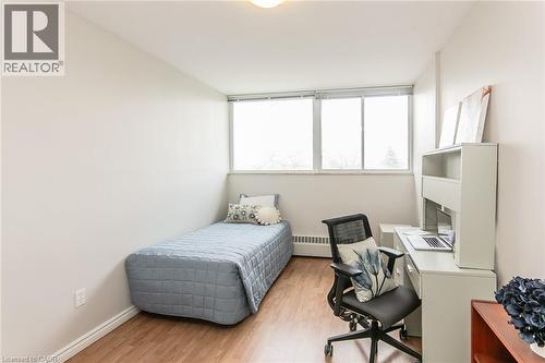 24 Midland Drive Unit# 402, Kitchener, ON - Indoor Photo Showing Bedroom