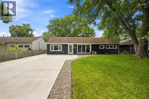 887 MCCAW STREET  Sarnia, ON N7V 2X4