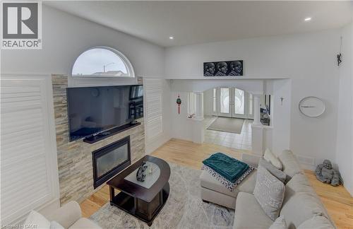167 Westcliff Way, Cambridge, ON - Indoor Photo Showing Living Room With Fireplace