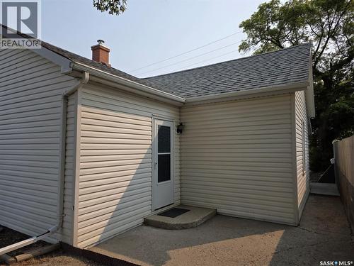 212 6Th Avenue Ne, Swift Current, SK - Outdoor With Exterior