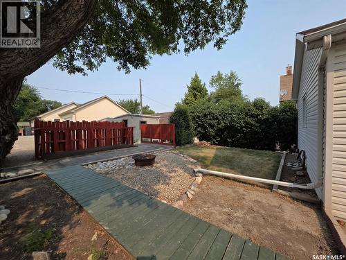 212 6Th Avenue Ne, Swift Current, SK - Outdoor